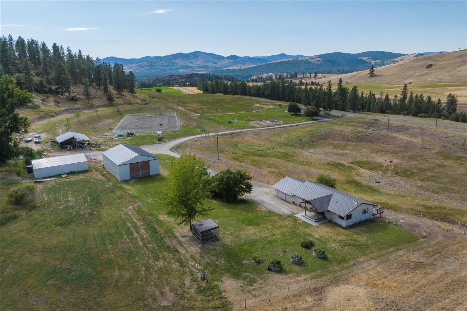 3703 Cedonia-Addy Rd. Hunters, WA 99137